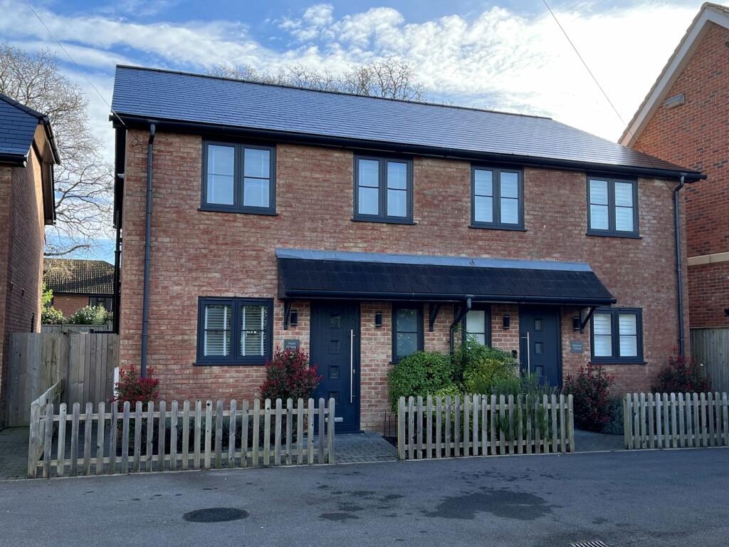 3 bedroom semidetached house for sale in Station Road, Sway, Lymington