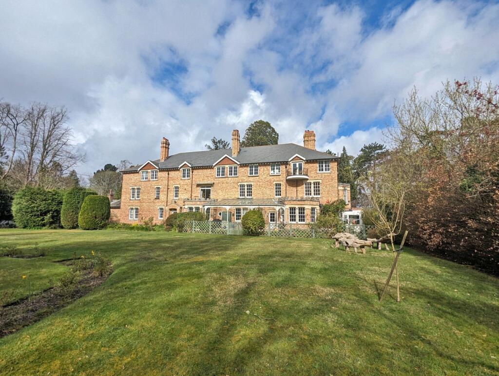 3 bedroom apartment for sale in Manchester Road, Sway, Hampshire, SO41