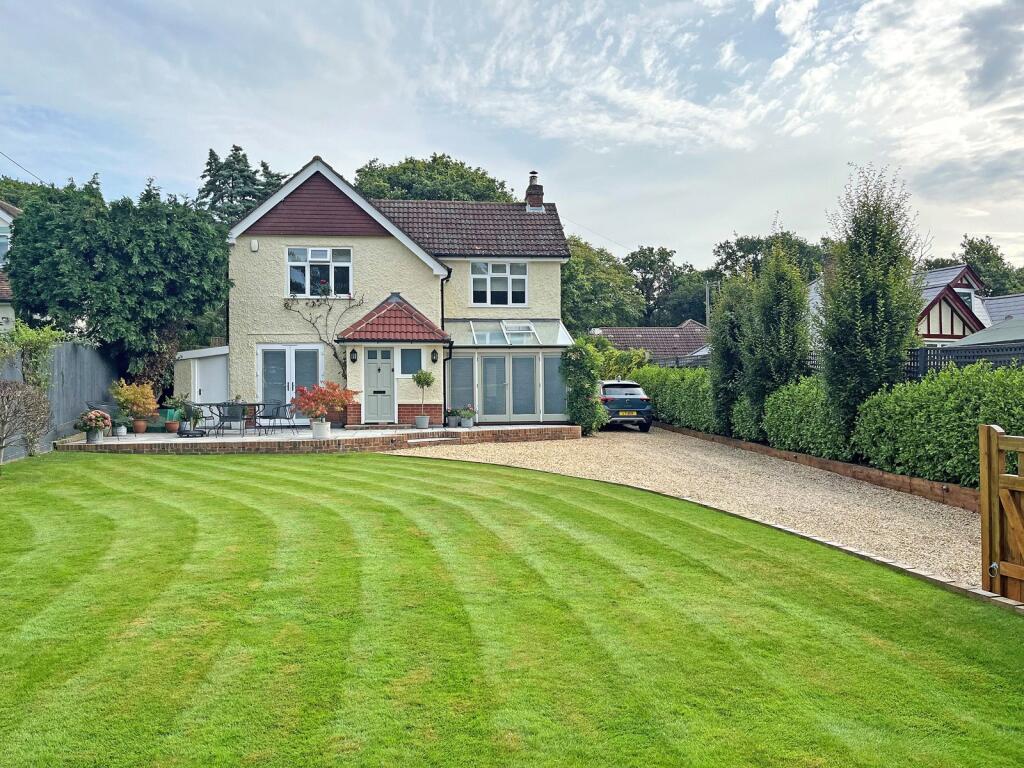 4 bedroom detached house for sale in South Sway Lane, Sway, Lymington