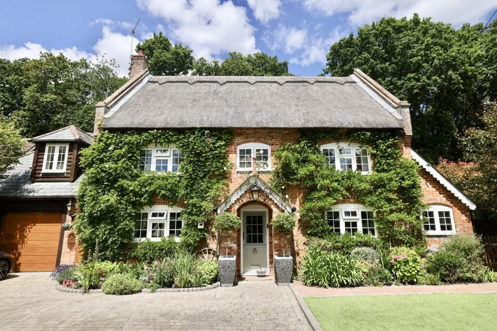 Main image of property: Woodside Lane, New Milton, Hampshire, BH25