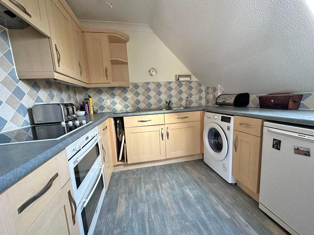 2 bedroom apartment for sale in High Street, Milford on Sea, Lymington
