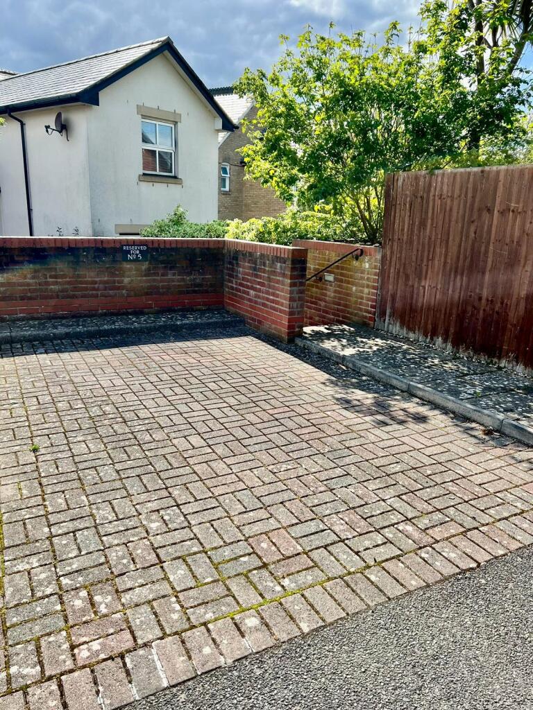 2 bedroom apartment for sale in High Street, Milford on Sea, Lymington