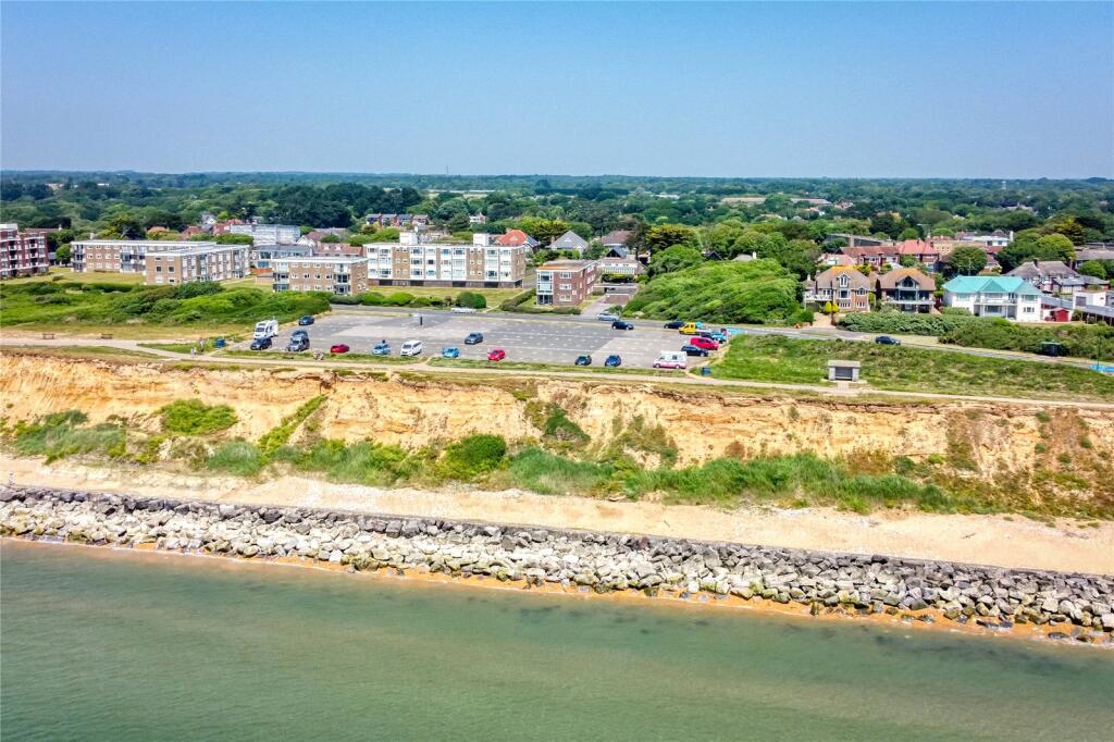 2 bedroom apartment for sale in Cliff Road, Milford on Sea, Lymington