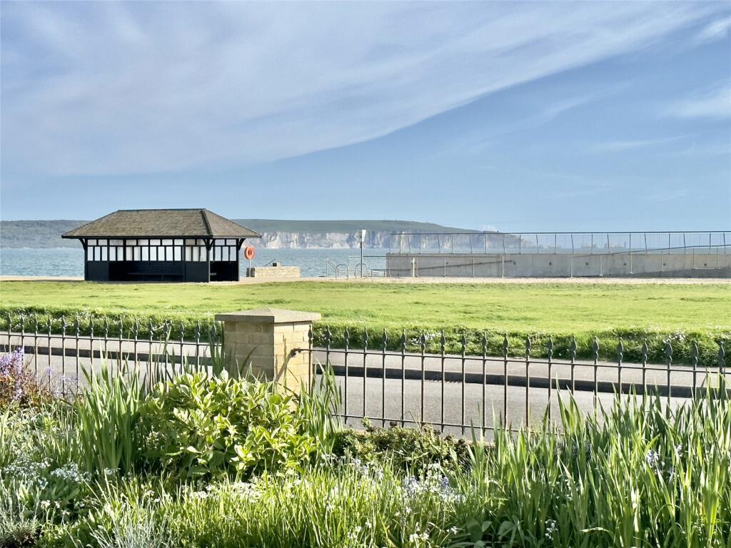 2 bedroom apartment for sale in Hurst Road, Milford on Sea, Lymington