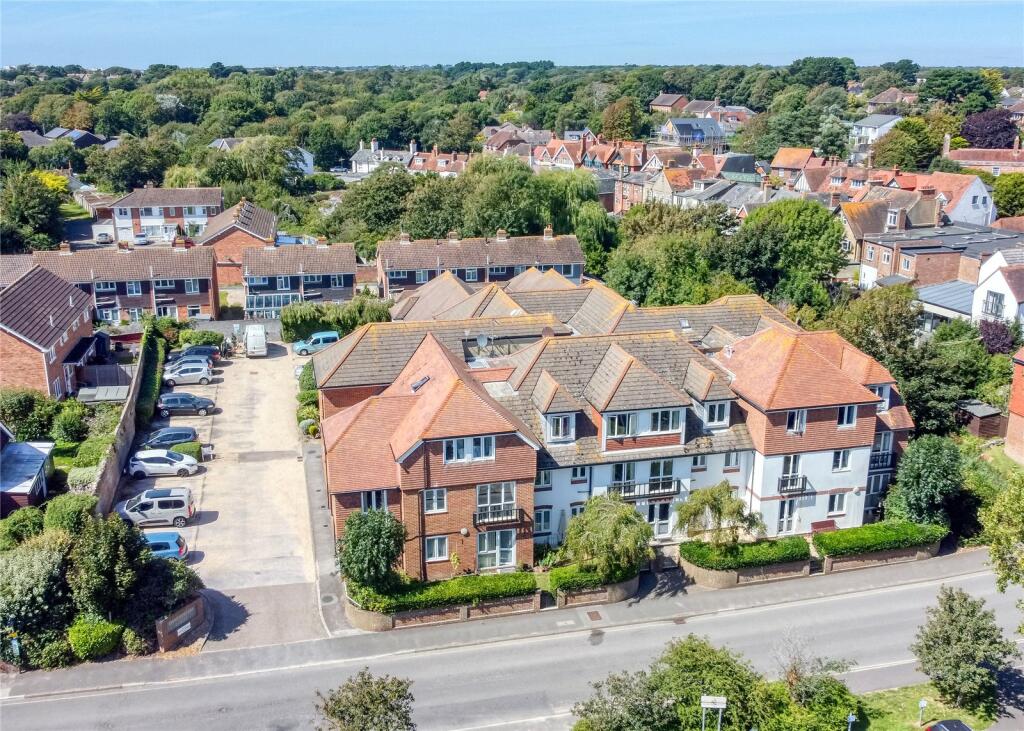 2 bedroom apartment for sale in Sea Road, Milford on Sea, Lymington