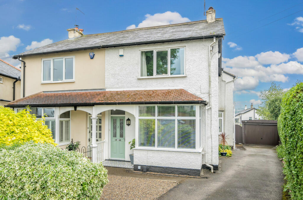 4 bedroom semidetached house for sale in Victoria Crescent, Horsforth