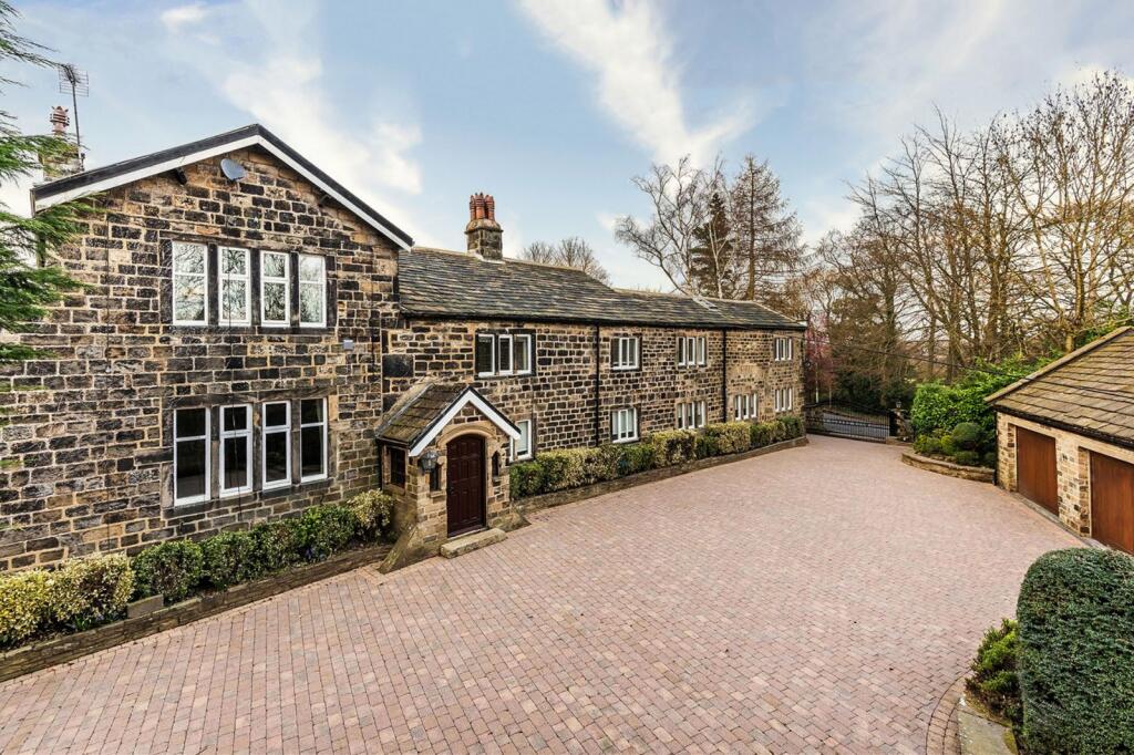6 bedroom detached house for sale in Scotland Lane, Horsforth, Leeds