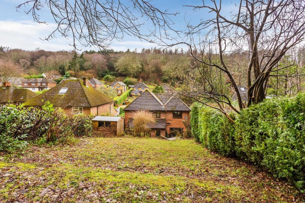 3 bedroom detached house for sale in Marley Combe Road, Haslemere, GU27
