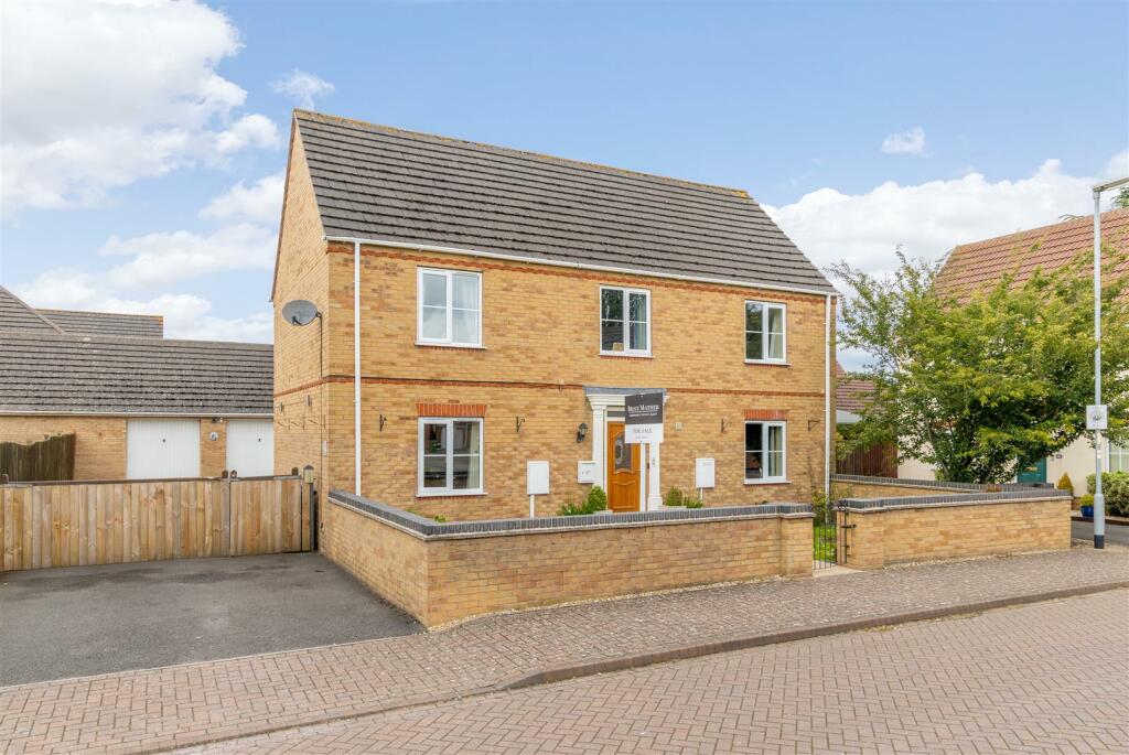 4 bedroom detached house for sale in Thomas Middlecott Drive, Kirton