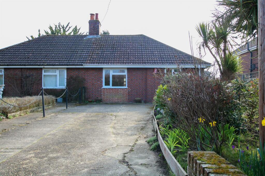 1 bedroom semi-detached bungalow for sale in Aldringham, Suffolk, IP16