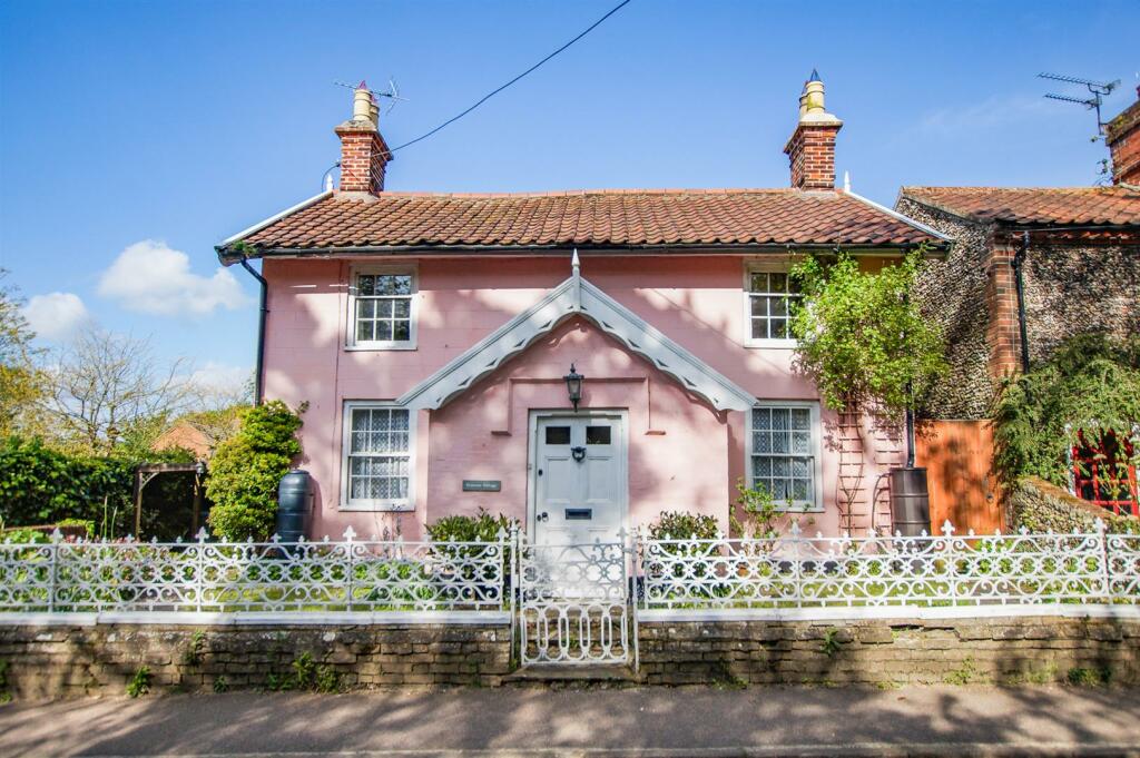 3 bedroom detached house for sale in Wenhaston, Suffolk, IP19