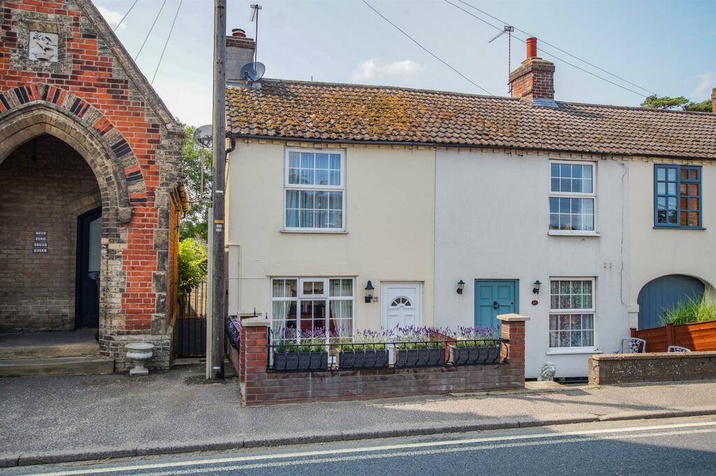 2 bedroom cottage for sale in Wrentham, Suffolk, NR34