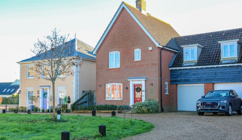 3 bedroom link detached house for sale in Reydon, Suffolk, IP18