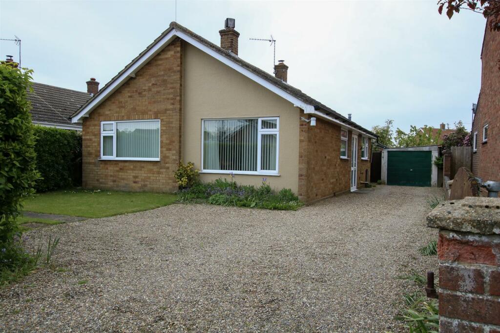 2 bedroom detached bungalow for sale in Wenhaston, Suffolk, IP19