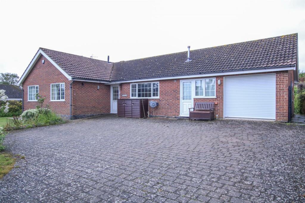 3 bedroom detached bungalow for sale in Covert Road, Reydon, Southwold