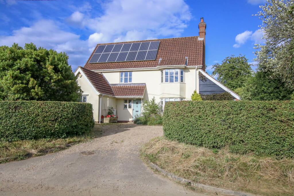 3 bedroom detached house for sale in Westleton, Suffolk, IP17