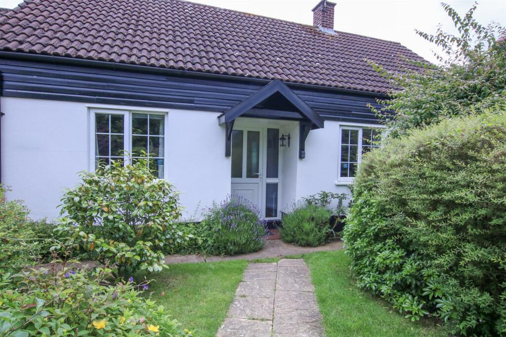 2 bedroom detached bungalow for sale in Westleton, Suffolk, IP17