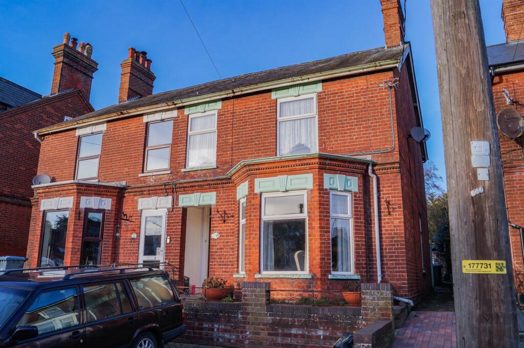 3 bedroom semidetached house for sale in Leiston, Suffolk, IP16