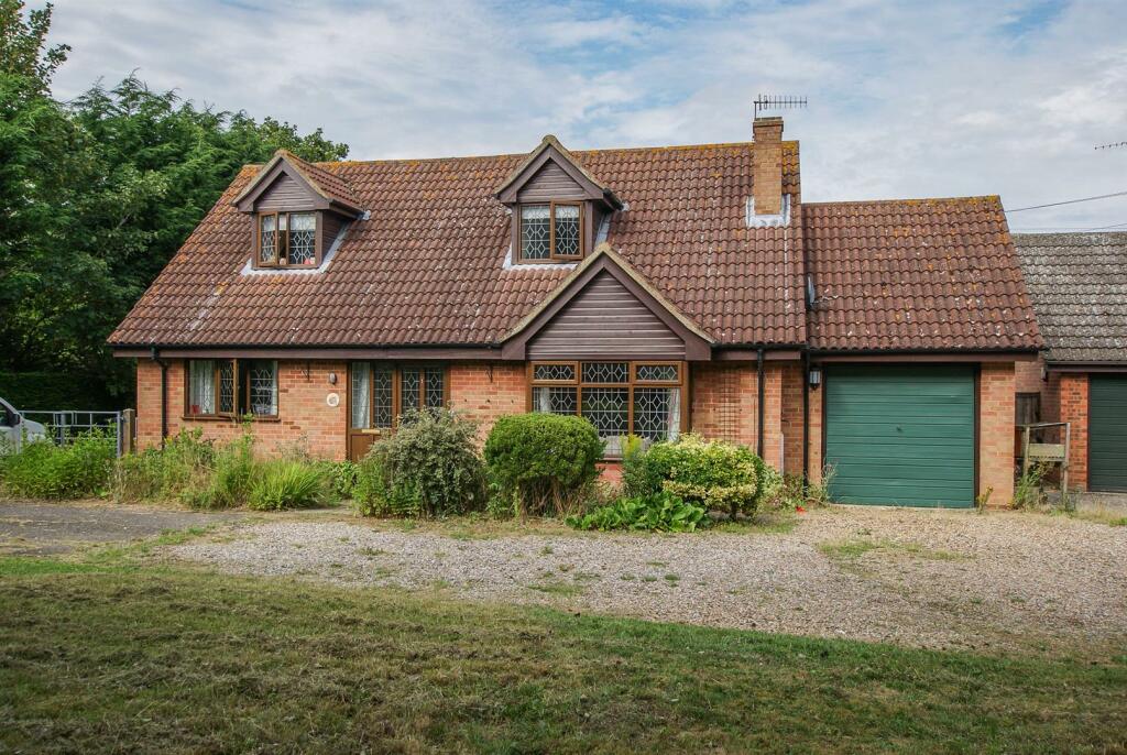 3 bedroom chalet for sale in Kelsale Cum Carlton, Suffolk, IP17