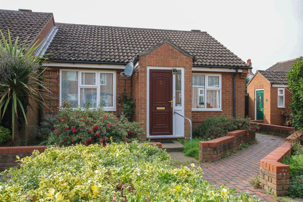 1 bedroom semidetached bungalow for sale in Leiston, Suffolk, IP16