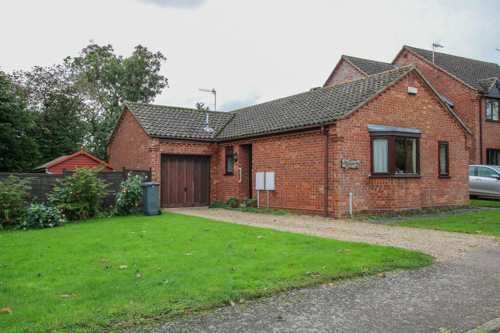 2 bedroom detached bungalow for sale in Yoxford, Suffolk, IP17