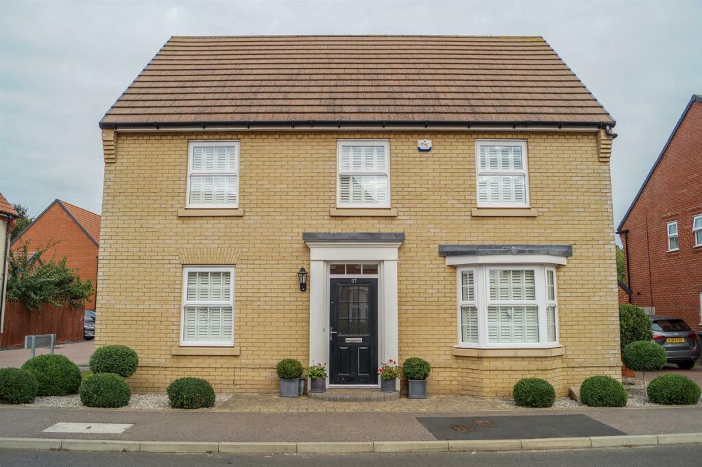 4 bedroom detached house for sale in Saxmundham, Suffolk, IP17