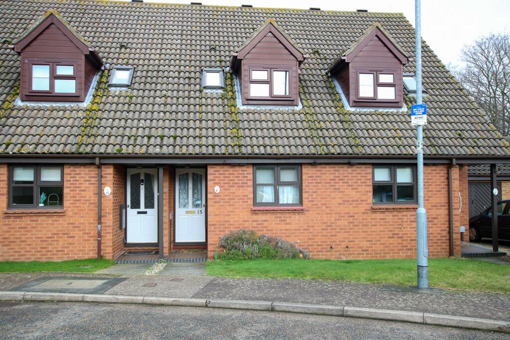 2 bedroom terraced house for sale in Saxmundham, Suffolk, IP17