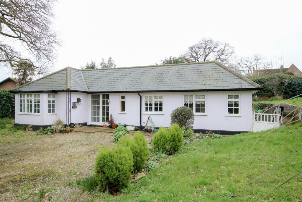 3 bedroom detached bungalow for sale in Saxmundham, Suffolk, IP17