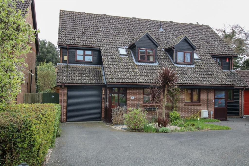 3 bedroom semidetached house for sale in Saxmundham, Suffolk, IP17