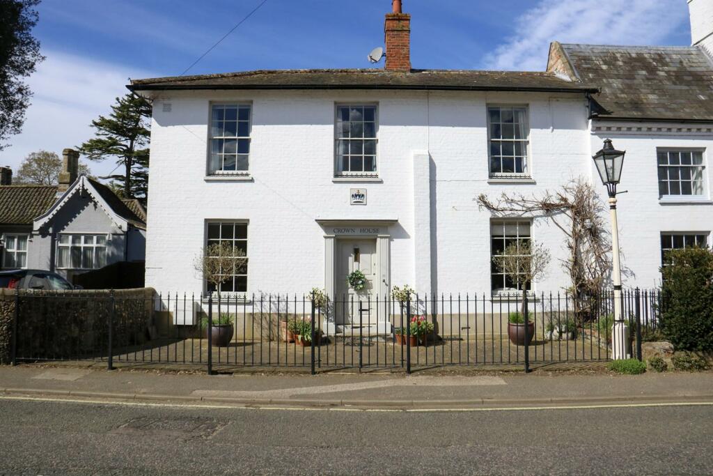 2 bedroom semidetached house for sale in Saxmundham, Suffolk, IP17