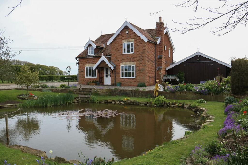4 bedroom detached house for sale in Rendham, Suffolk, IP17