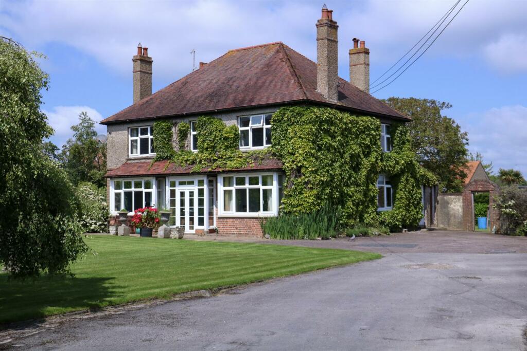 5 bedroom detached house for sale in Saxmundham, Suffolk, IP17