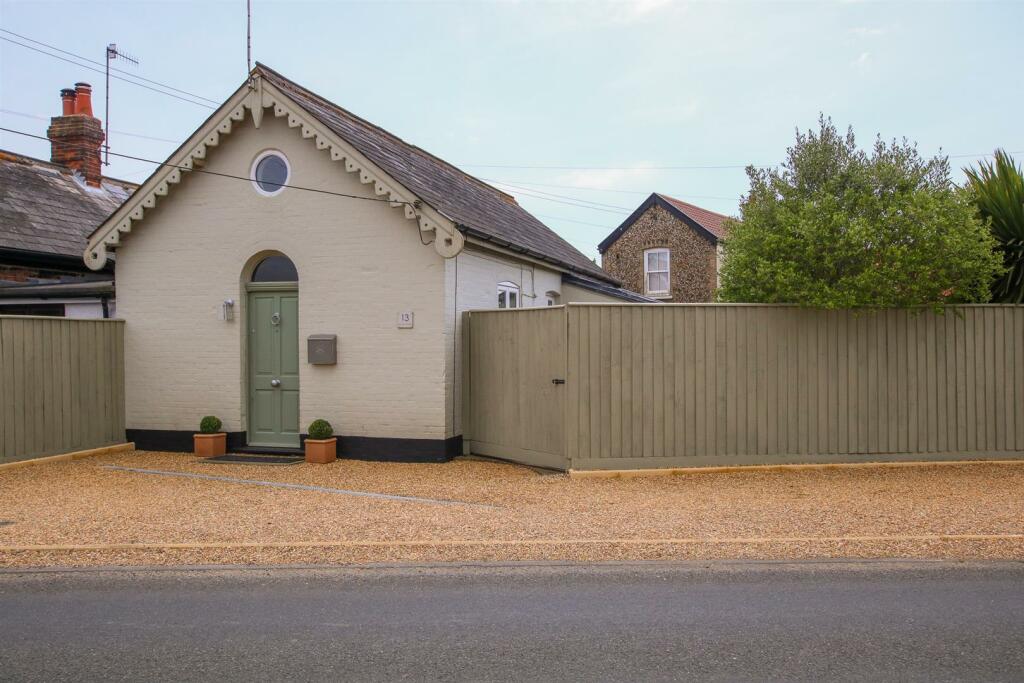 2 bedroom semidetached house for sale in Leiston Road, Knodishall