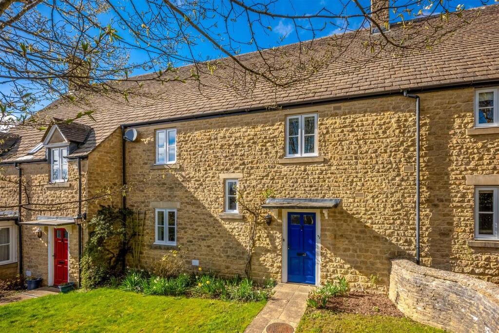 Main image of property: The Playing Close, Charlbury