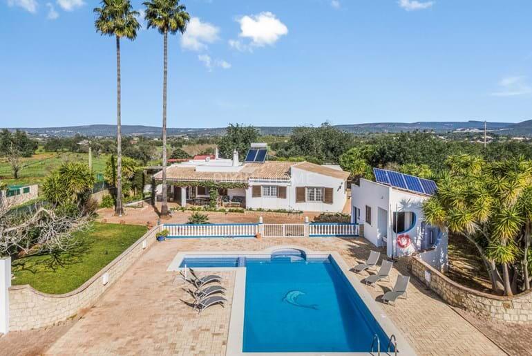 Villa for sale in Algarve, Paderne