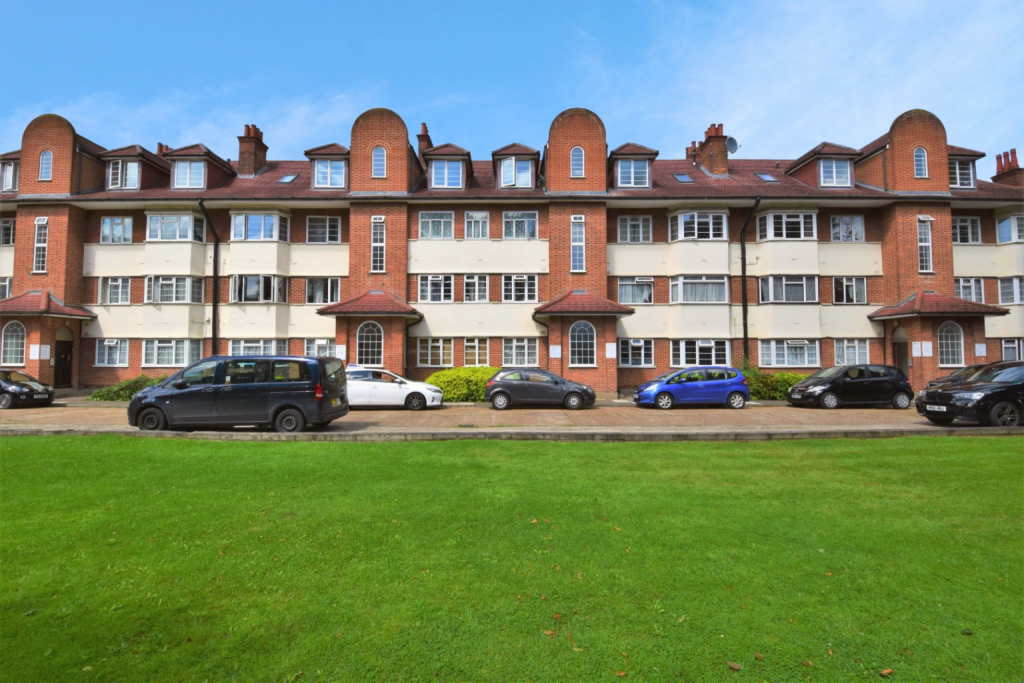 2 bedroom flat for rent in Imperial Court, Imperial Drive, Harrow, Greater London, HA2