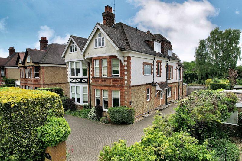 3 bedroom apartment for sale in Busbridge Lane, Godalming, GU7