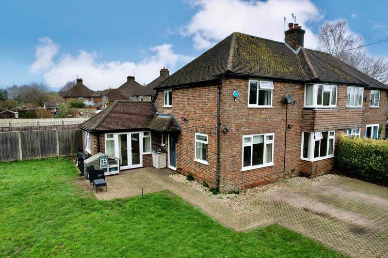 4 bedroom semidetached house for sale in Meadow Close, Milford
