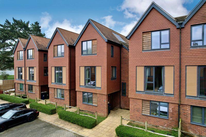 3 bedroom semidetached house for sale in Bay Close, Godalming, GU7