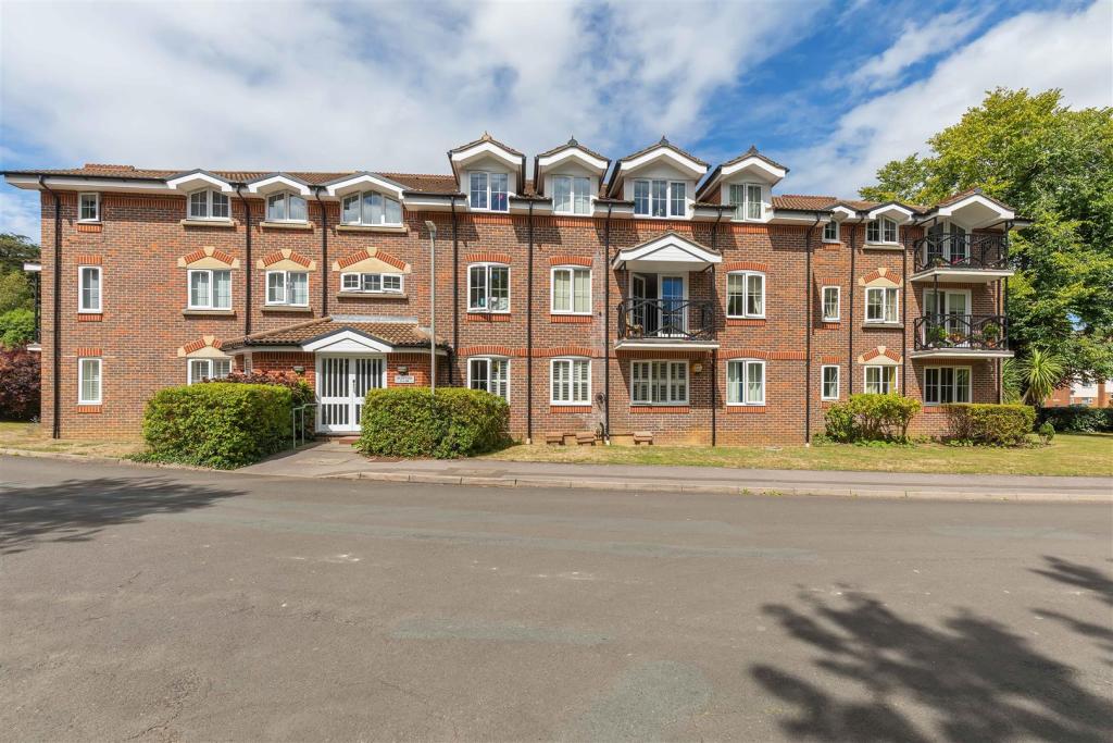2 bedroom flat for sale in Close to Preston Park, BN1