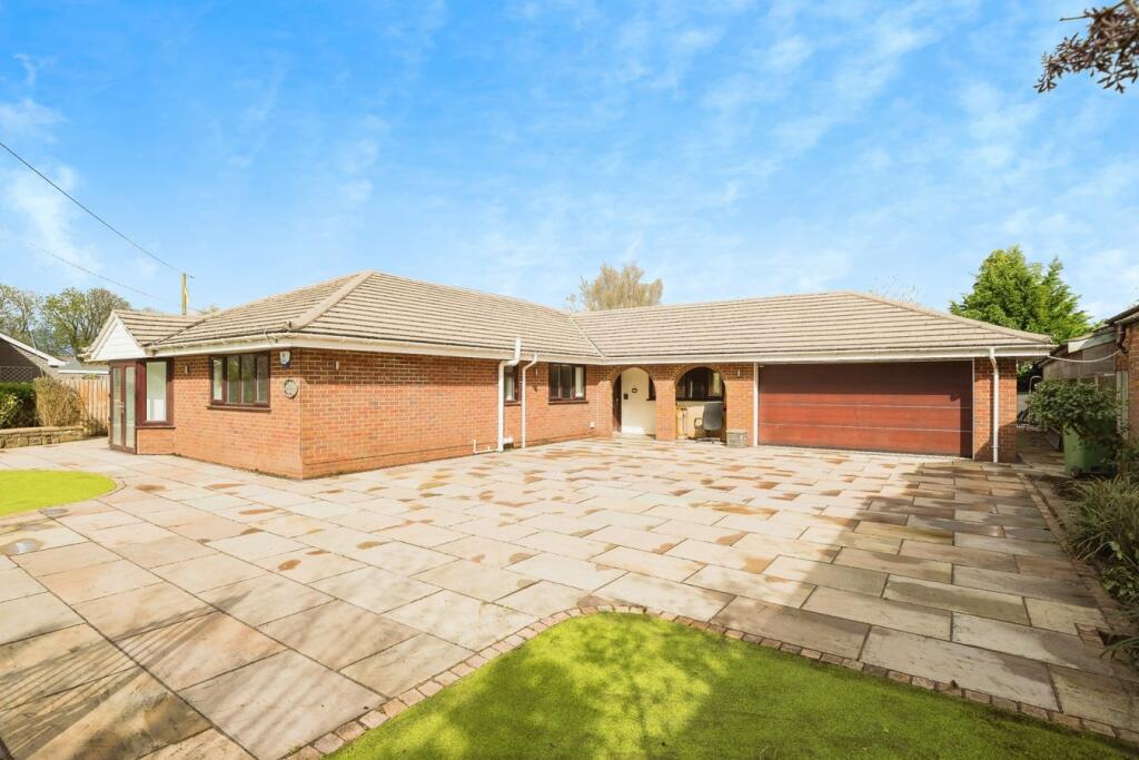 4 bedroom bungalow for sale in Commonwood, Holt, Wrexham, LL13