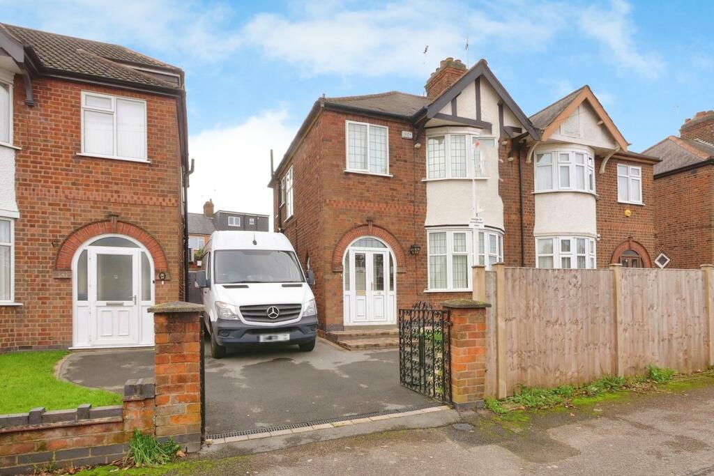 3 bedroom semidetached house for sale in Petworth Drive, Leicester, LE3