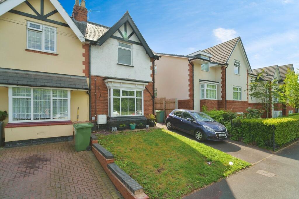 2 bedroom semidetached house for sale in Stratford Road, Shirley