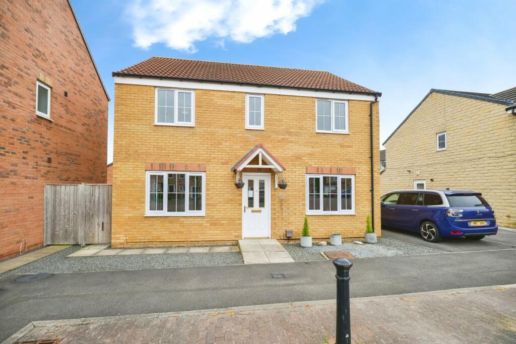 4 bedroom detached house for sale in Drive, Ingleby Barwick, StocktononTees, TS17