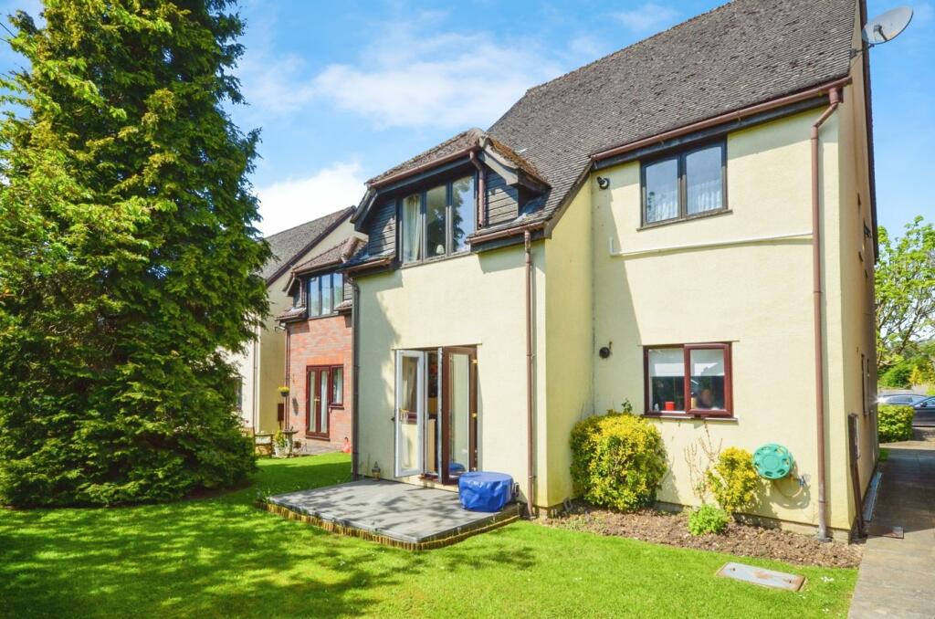 2 bedroom apartment for sale in Balfour Mews, Bovingdon, Hemel