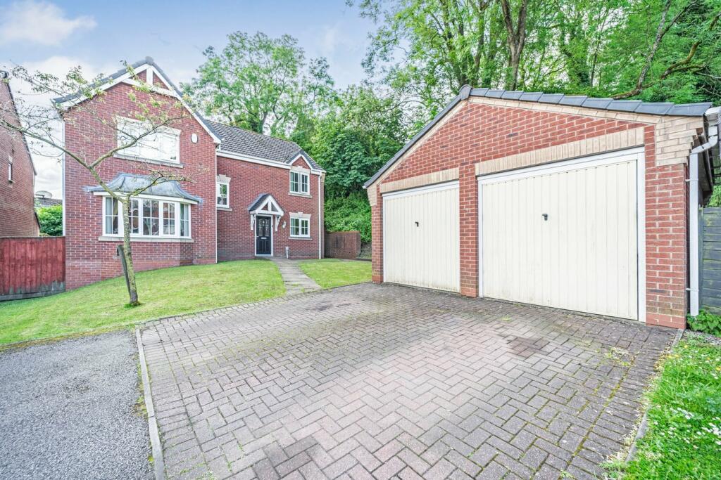 4 bedroom detached house for sale in Hall Lane, Bilston, WV14