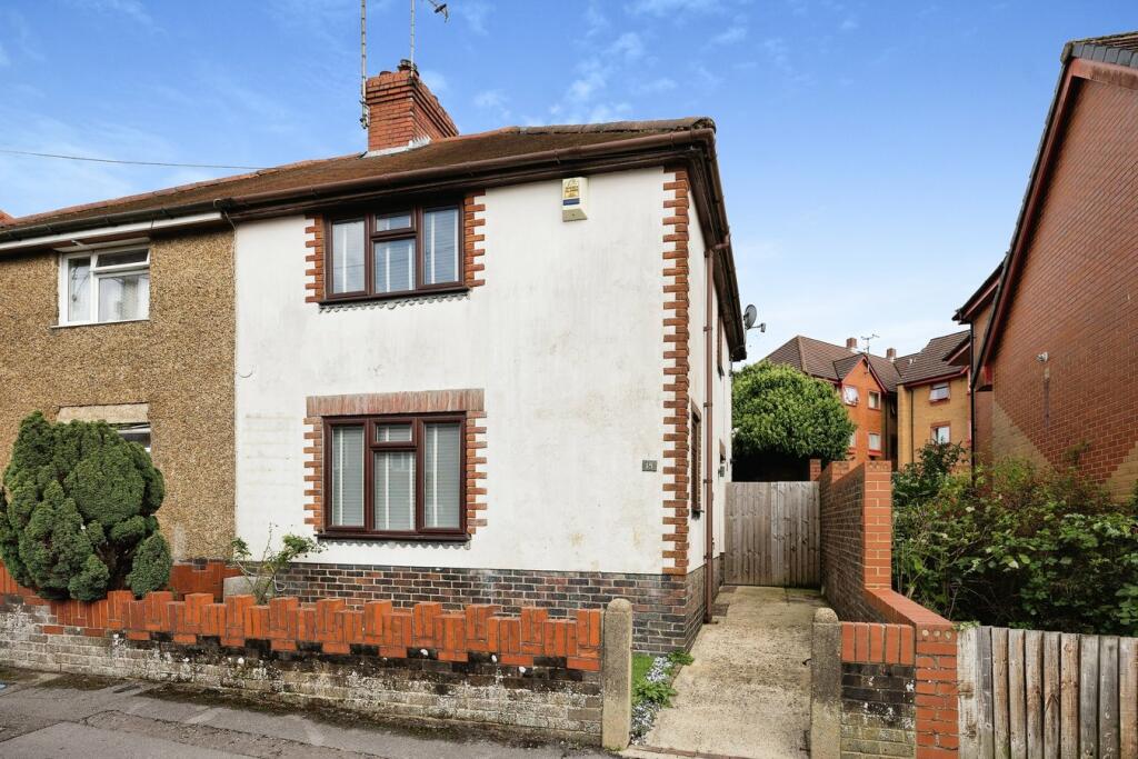 2 bedroom semidetached house for sale in Kents Road, Haywards Heath, RH16