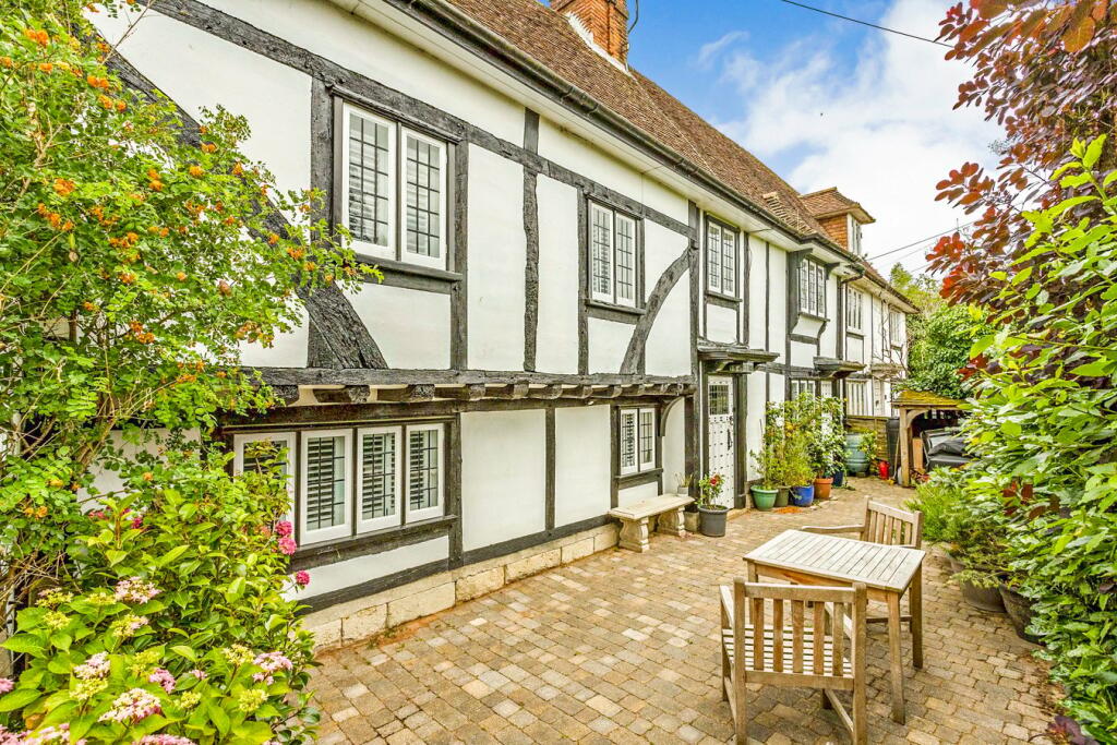 3 bedroom semidetached house for sale in Park Lane, Boughton