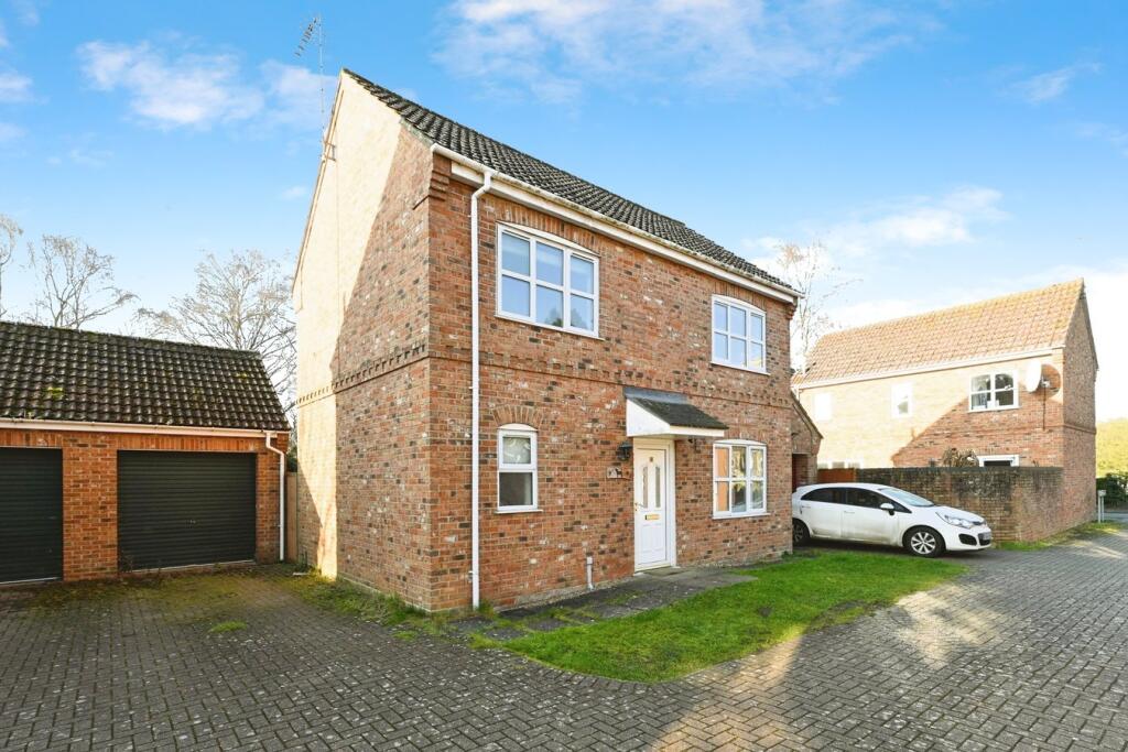 3 bedroom detached house