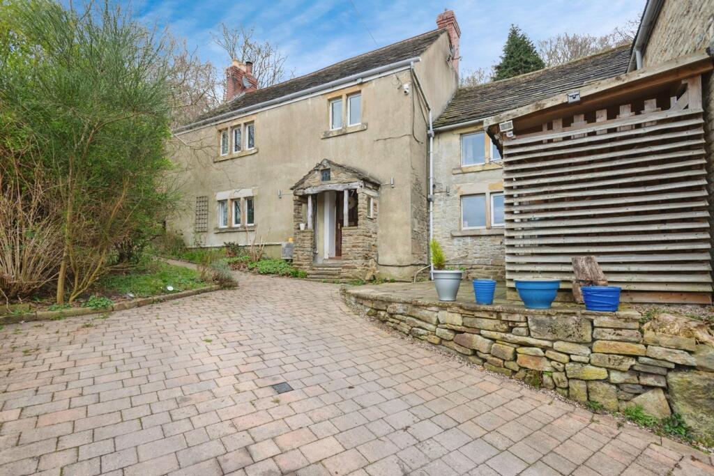 Main image of property: Pyegrove, Glossop, SK13